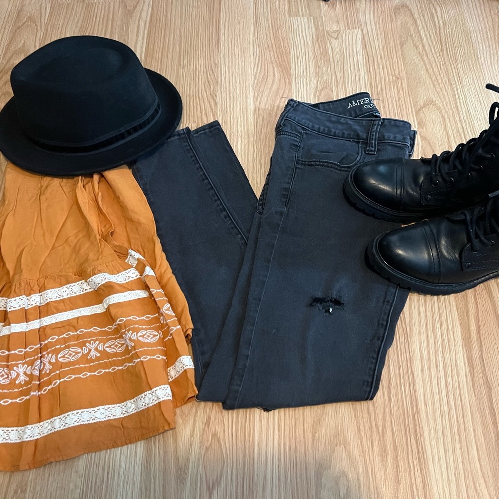 Distressed Black American Eagle Jeggings